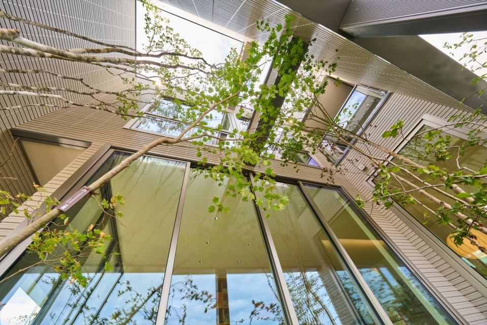 限られた敷地スペースの中で緑量を確保し、自然を近くに感じることができる外構計画。