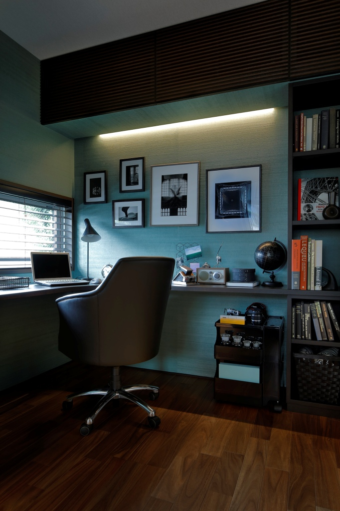 仕事をする場所としてはもちろん「秘密の隠れ家」がコンセプトの書斎スペース。心地よいラウンジチェアにぜひ腰かけ、くつろぎの時間をご体感ください。