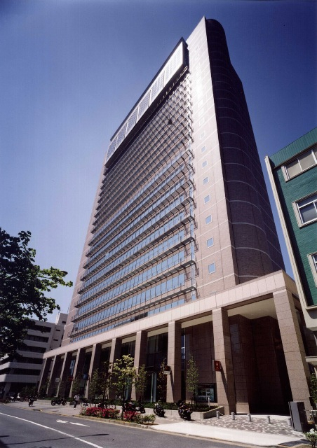北千住周辺には5つの大学、商店街が多数点在し、都内有数のターミナル駅がある街北千住。地域密着で営業しております。
お気軽にお立ち寄りください。