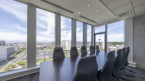 富士山を臨む打合せ室