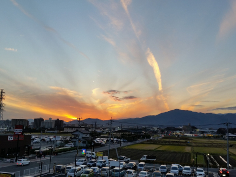 神奈川シャーメゾン支店でお打ち合わせの際は、是非夕刻の大山の風景を一緒にお楽しみください。