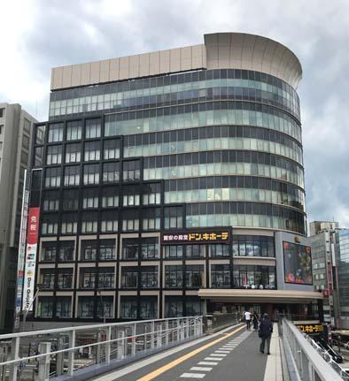 お建替え、ご新築をお考えのお客様はもちろん、土地をお探しのお客様もお気軽にお立ち寄り下さい。本屋さんで住宅関連の本をお探しのお客様、お帰りの際にふらっとお寄りになられてはいかかでしょうか。