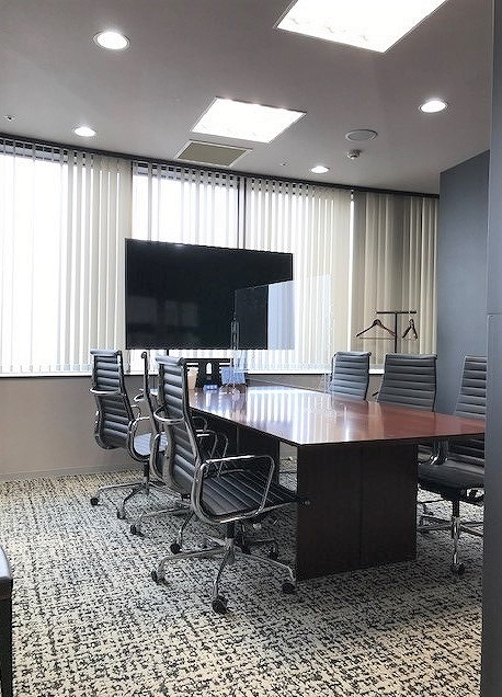 打合せルームは全6ルームあり、VIPルームやシアタールームもございます。各ルームに65インチ大型テレビを設置し、CGやVR、動画等のデジタルソースを活用した打合せが可能です。