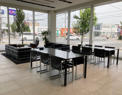 明るく開放的な打合せブース。