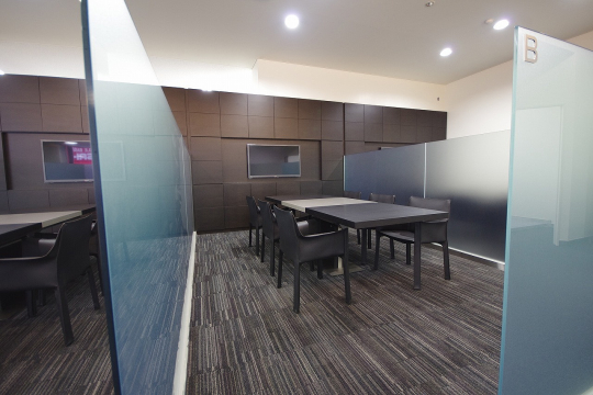 お客様の想い描くお住まいを、広々としたブースで快適に打ち合わせいただけます。