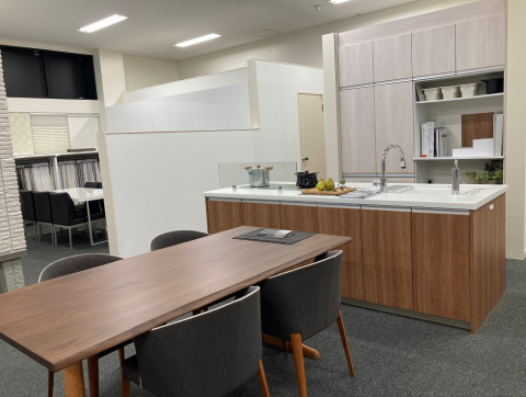 キッチンはデザインだけでなく、高さや導線、機能などを
見て、触れてご確認いただけます。