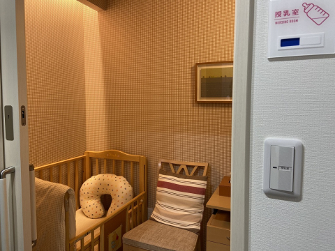 小さなお子様をお連れの方にも安心していただけるよう、多目的トイレの他に、授乳室もご用意しています。