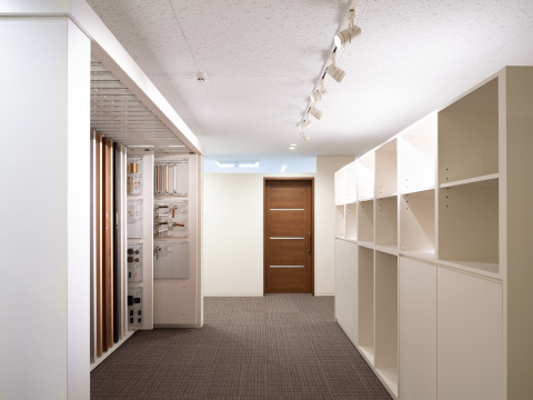 建具は実寸大のものをご用意。自分の目でみてお確かめいただけます。