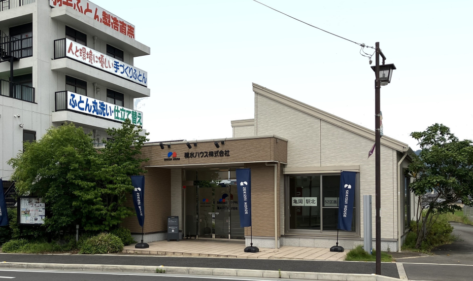 打ち合わせスペースもご用意しております。お気軽にお越しくださいませ。