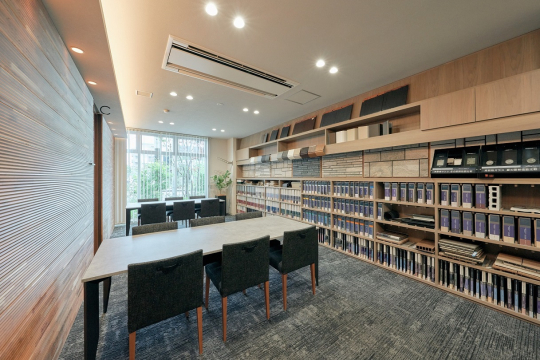 積水ハウスオリジナル、鉄骨造住宅に使用される最高級外壁「ダインコンクリート」や、木造住宅に使用される陶板外壁「ベルバーン」の各種、アクセントとして人気の石貼り外壁などもずらりとご用意。