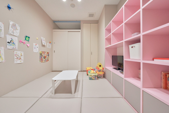 土曜日・日曜日はキッズルーム専任スタッフがおりますので、小さなお子様がいらっしゃるお客様もゆっくりお打ち合わせいただけます。