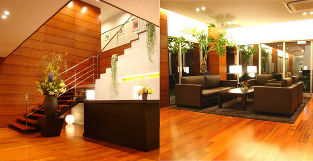 開放的なウェルカムロビー
木調で温かみを感じられるリラックス空間です。