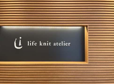 お打合せ室や多数のサンプルをご用意しています。