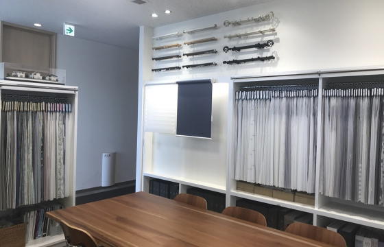 オリジナルカーテンをはじめとして、さまざまなデザインをご用意。じっくりお選びいただけます。