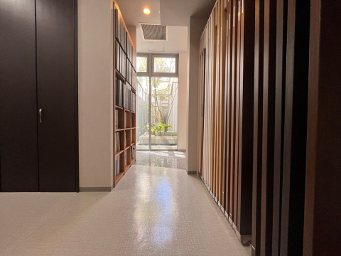 色やデザイン高さなど、室内建具一つで部屋の表情もガラリと変わってくるものです。思い描くリビングにピッタリなのはこのドアかしら？なんて思いを馳せながらご覧いただけます。