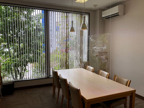 解放感あふれる明るいお部屋でご相談いただけます。