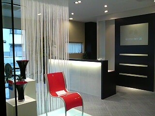 エントランスでは、イベント情報や不動産情報などを多数取り揃えております。