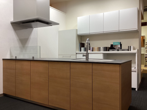 作業スペースの広さや素材感をご体感頂けます。