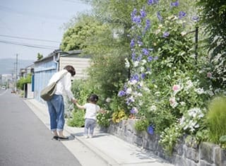 草花をきっかけに、入居者様とオーナー様が語らう時間も生まれているそう。