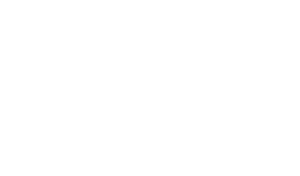 ロビーラウンジは2.5ｍ×3ｍのフィックス窓から豊かな緑を望む開放的な空間。外壁と同じ木調タイルを使って内と外の連続性を演出し、植栽が季節の移ろいと外への広がりを内部にもたらします。ここに暮らすことへの自負を満たす贅沢な空間使いとしました。