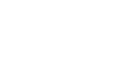 歳月とともに存在感と価値を高める木のように、オーナーさまの思いを受け止め未来を築いていく建物にしたい。そう願ってのプロジェクトでした。圧倒的な存在感の既存樹に呼応する配棟、素材、色彩にすることで、長年その地にあったかのような熟成した風情を醸しています。