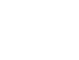 オフホワイトとグレーの外壁がコントラストを描き、縦格子や窓が軽やかな印象を添えるファサード。植栽が端整な外観にやわらかな樹影を落とします。いずれも山に出向き、建物にふさわしい枝ぶりを選んだものです。奥行1.5ｍのバルコニーと隣同士の存在が気にならないよう配した袖壁が、外観のアクセントにもなっています。