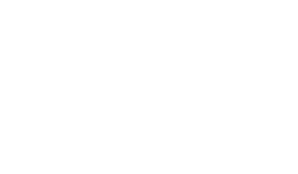 閑静な住宅地に美しく溶け込む自然石張りのゲートは、入居者を迎えると同時に内外を緩やかに仕切ります。駐輪スペースなど生活感が出るものは見せない配置。3方向オーバーハングで浮遊感を演出したファサードが、内部空間への期待を高めます。