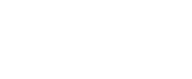 エントランスを入ると迎えてくれるのは、地元陶芸作家の作品が照らし出す光の屏風。住戸までは長い庇のついた回廊を巡らせ、雨に濡れることなく光や風を感じながら朝夕を過ごせるつくりとしました。