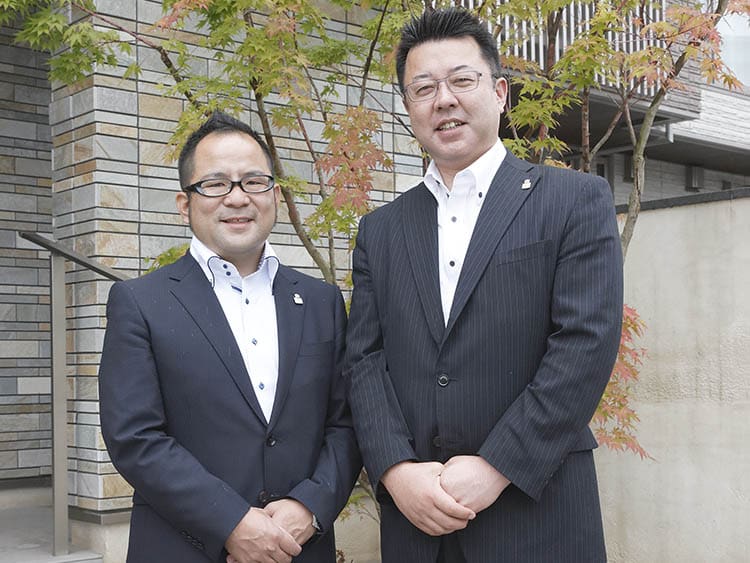 清和不動産の海老原（左）と営業の丸山（右）