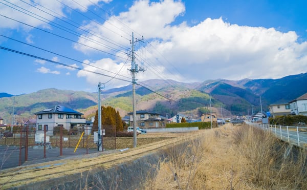住んでいる場所と離れている土地でも、賃貸経営はできる？