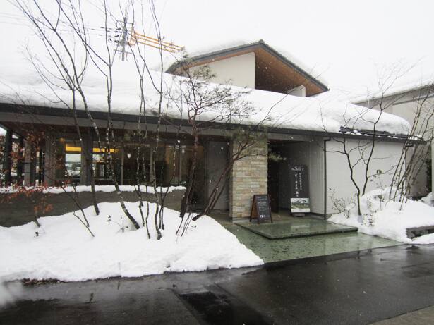 積水ハウス「ビーサイエ富山展示場」にもたくさん雪がつもっています